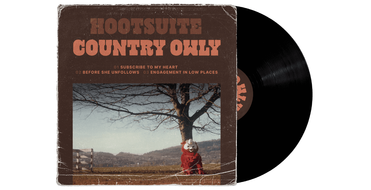 Maquette d'une pochette de disque vinyle intitulée « Hootsuite Country Owly » avec une photo d'Owly adossé à un arbre dans une ferme.